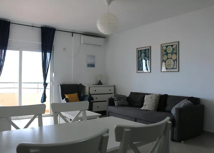 The Hill Sea View Apartment Apartament